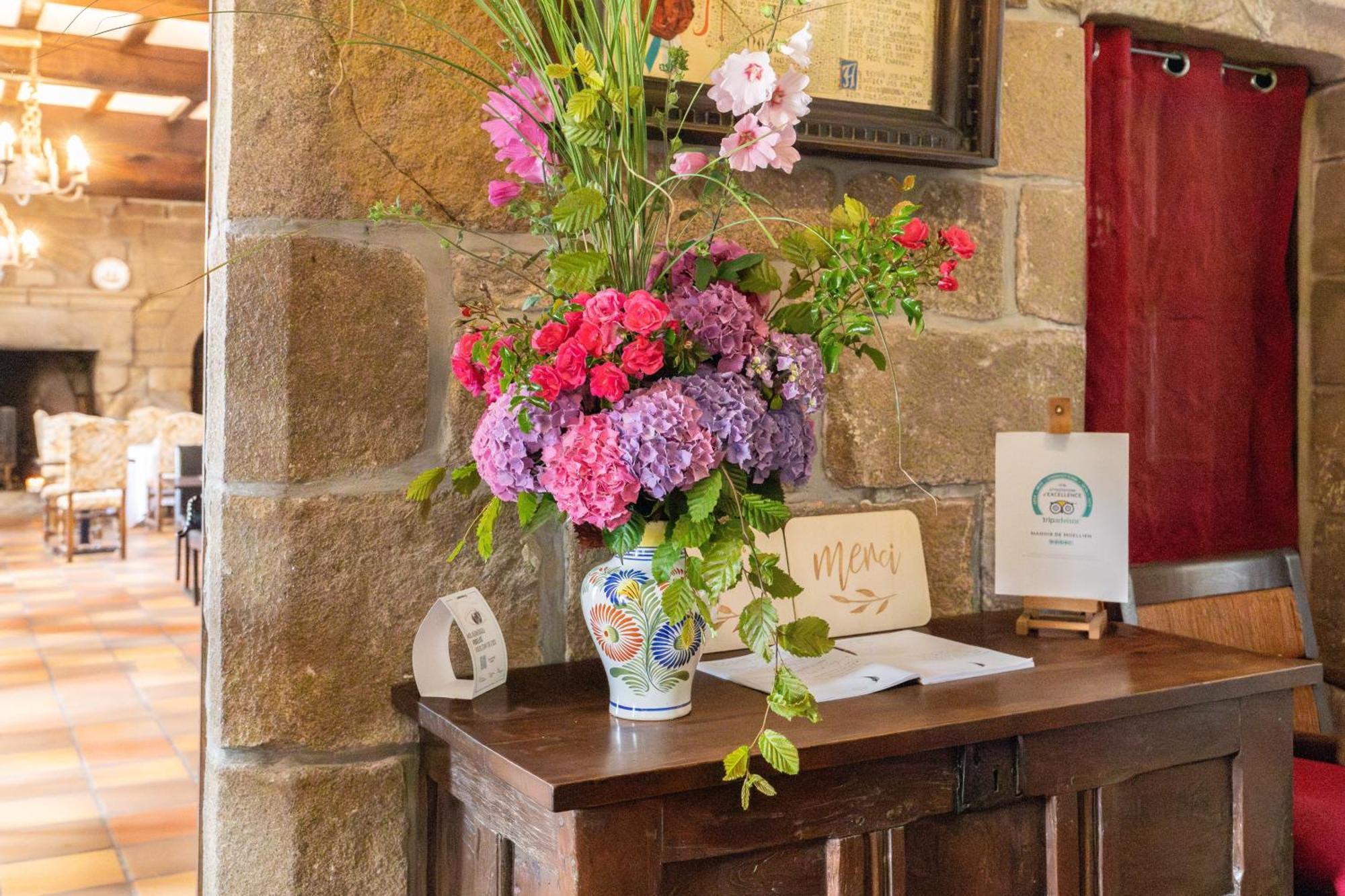 Manoir De Moellien, The Originals Relais Hotel Plonevez-Porzay ภายนอก รูปภาพ