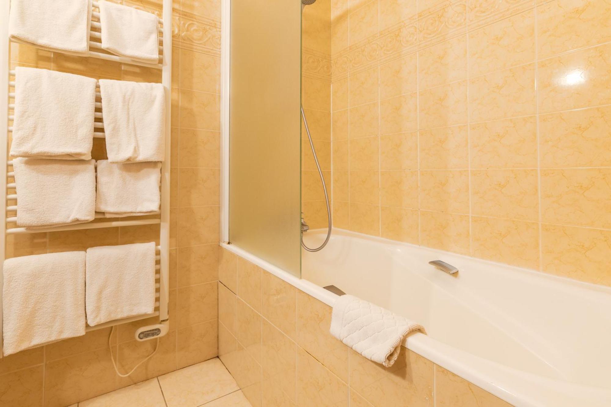 Manoir De Moellien, The Originals Relais Hotel Plonevez-Porzay ภายนอก รูปภาพ