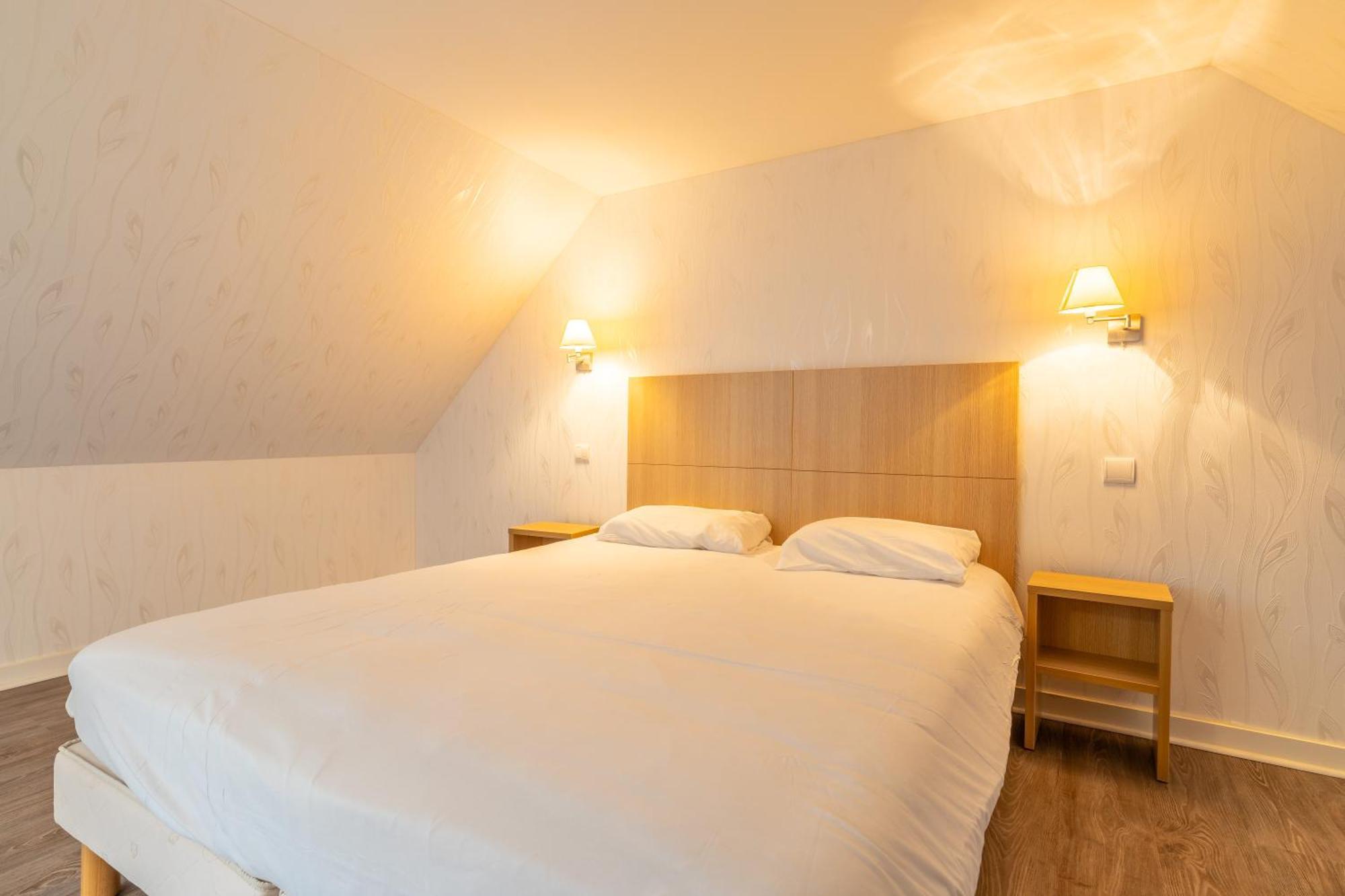 Manoir De Moellien, The Originals Relais Hotel Plonevez-Porzay ภายนอก รูปภาพ