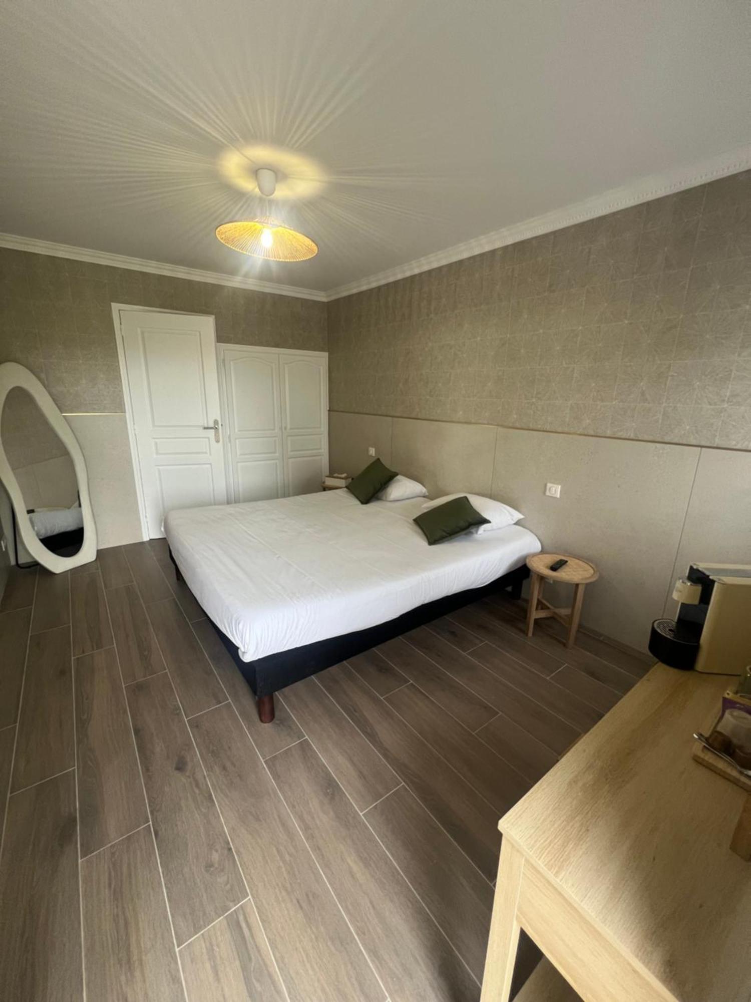 Manoir De Moellien, The Originals Relais Hotel Plonevez-Porzay ภายนอก รูปภาพ